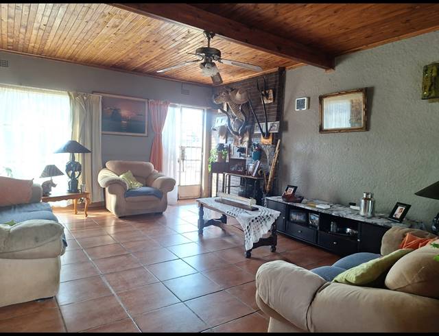 5 BEDROOM HOUSE FOR SALE IN RENSBURG